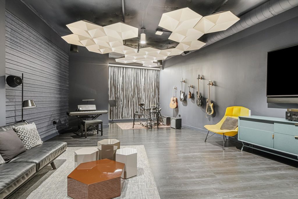 Image 24 of property listing at 211 N Harbor Drive 4107, Chicago, IL 60601