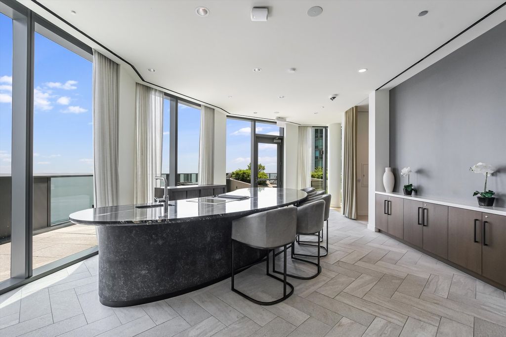 Image 27 of property listing at 211 N Harbor Drive 4107, Chicago, IL 60601