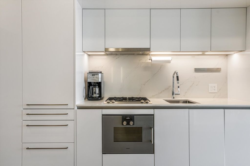 Image 4 of property listing at 211 N Harbor Drive 4107, Chicago, IL 60601
