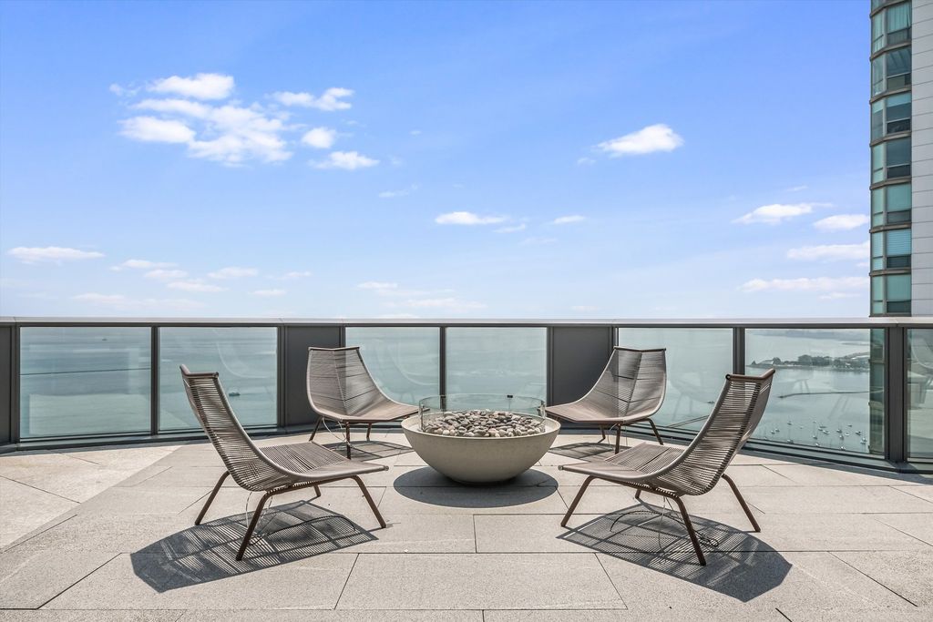 Image 32 of property listing at 211 N Harbor Drive 4107, Chicago, IL 60601