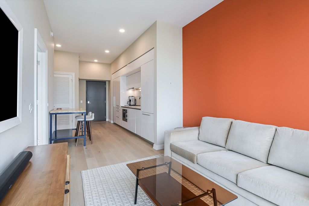Image 5 of property listing at 211 N Harbor Drive 4107, Chicago, IL 60601