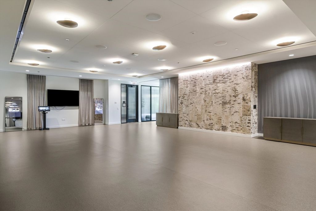 Image 45 of property listing at 211 N Harbor Drive 4107, Chicago, IL 60601