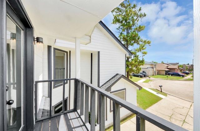 7842 Poitiers Drive, Houston, TX 77071