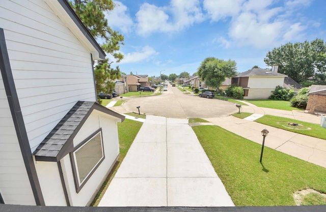 7842 Poitiers Drive, Houston, TX 77071