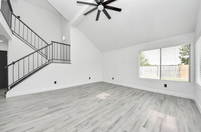 7842 Poitiers Drive, Houston, TX 77071
