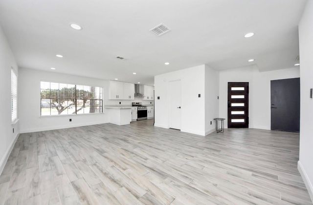 7842 Poitiers Drive, Houston, TX 77071