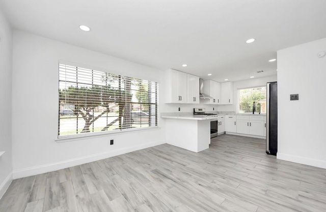 7842 Poitiers Drive, Houston, TX 77071