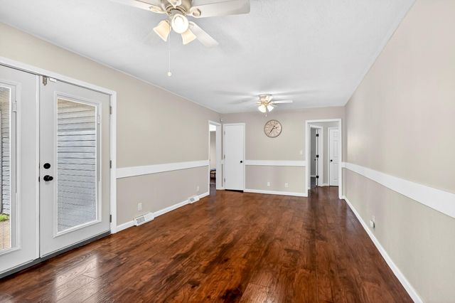 541 S Villa Rose Avenue, Springfield, MO 65802