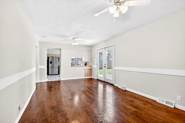 541 S Villa Rose Avenue, Springfield, MO 65802