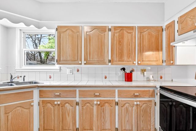 541 S Villa Rose Avenue, Springfield, MO 65802