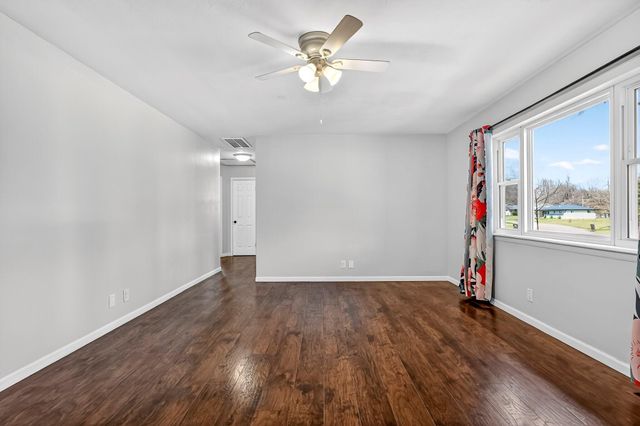 541 S Villa Rose Avenue, Springfield, MO 65802