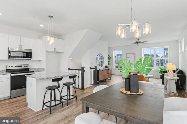 308 AVON DR, Red Lion, PA 17356