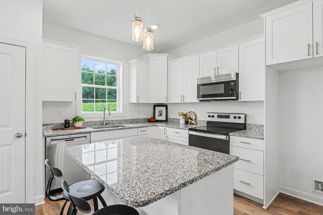 308 AVON DR, Red Lion, PA 17356