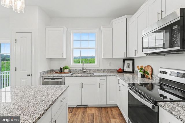 308 AVON DR, Red Lion, PA 17356