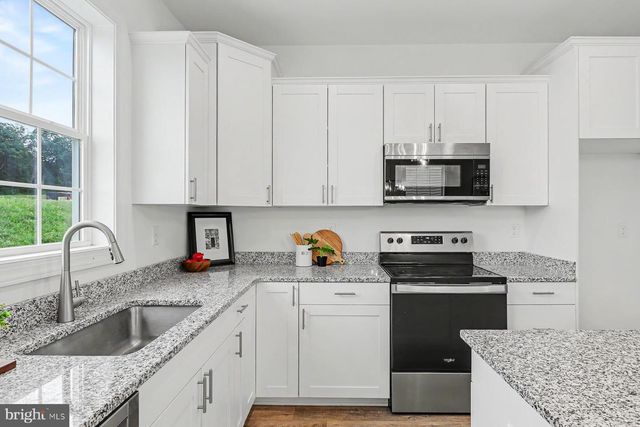 308 AVON DR, Red Lion, PA 17356