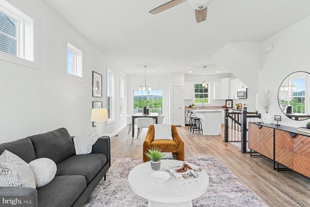 308 AVON DR, Red Lion, PA 17356