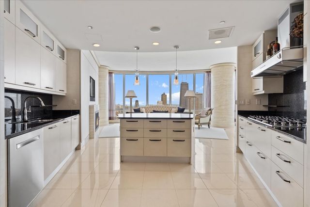 401 N Wabash Avenue 48A, Chicago, IL 60611