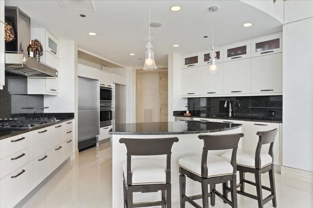 401 N Wabash Avenue 48A, Chicago, IL 60611