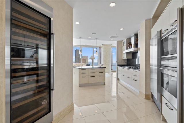 401 N Wabash Avenue 48A, Chicago, IL 60611