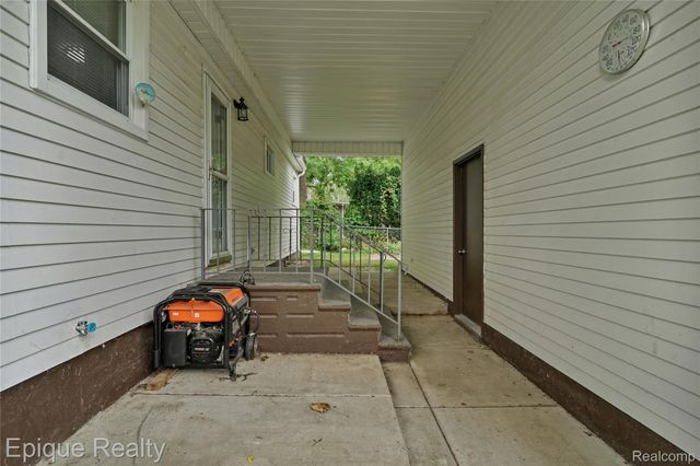 6201 Mercury Avenue, Burton, MI 48509