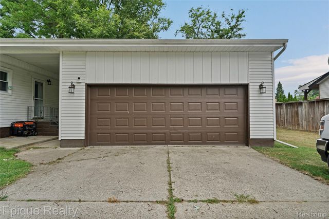 6201 Mercury Avenue, Burton, MI 48509