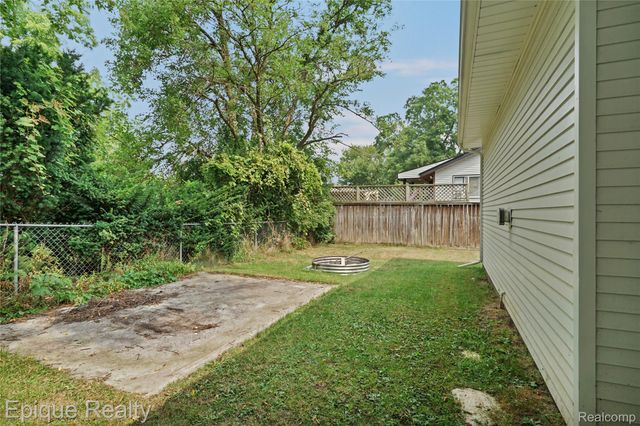 6201 Mercury Avenue, Burton, MI 48509