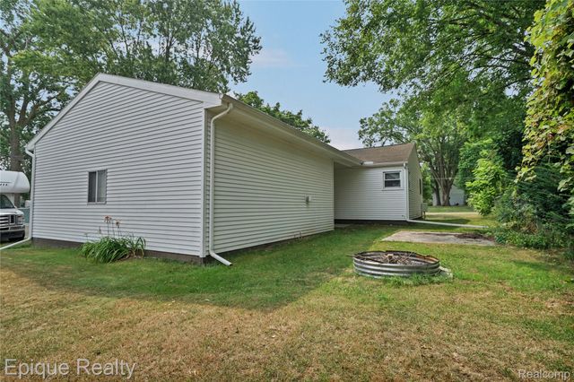6201 Mercury Avenue, Burton, MI 48509