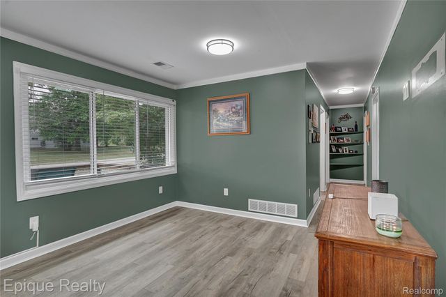 6201 Mercury Avenue, Burton, MI 48509