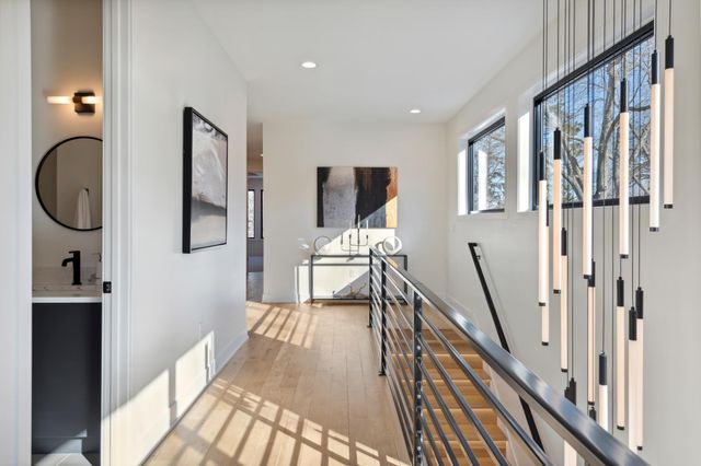 6908 Paiute Circle, Edina, MN 55439