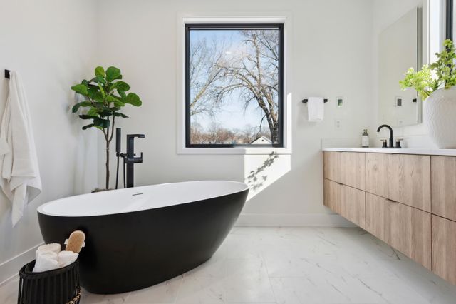 6908 Paiute Circle, Edina, MN 55439