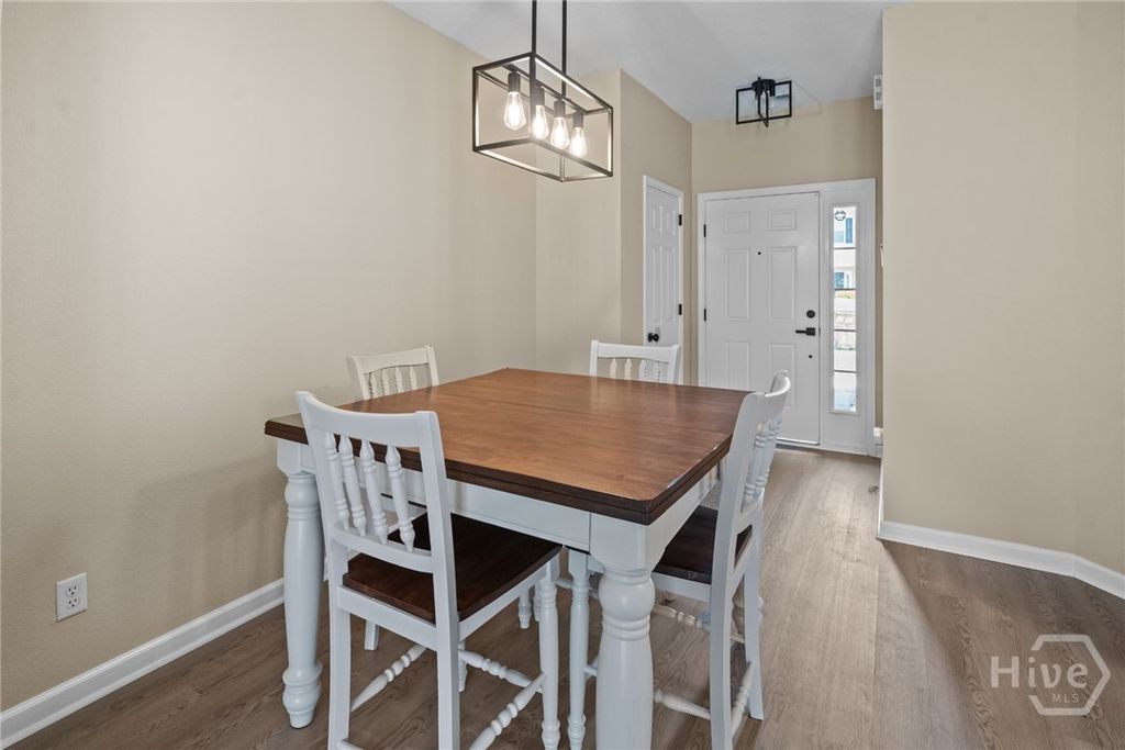 Image 10 of property listing at 45 Canyon Oak Lp, Richmond Hill, GA 31324
