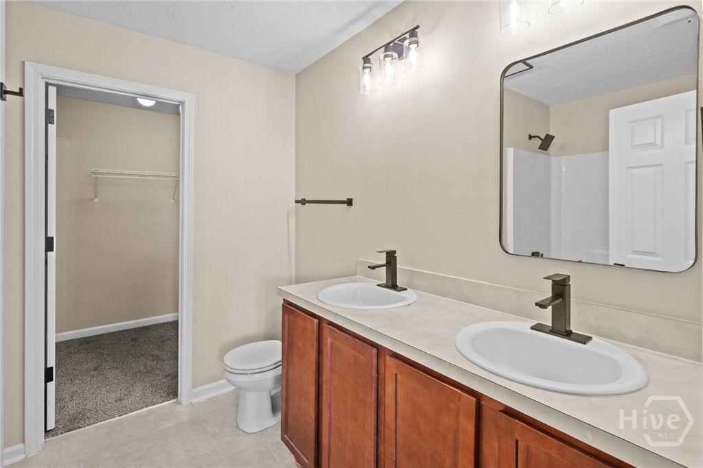 Image 19 of property listing at 45 Canyon Oak Lp, Richmond Hill, GA 31324