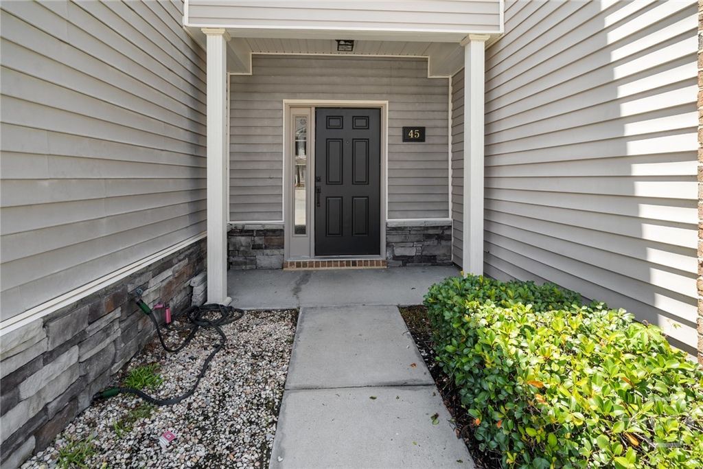 Image 2 of property listing at 45 Canyon Oak Lp, Richmond Hill, GA 31324