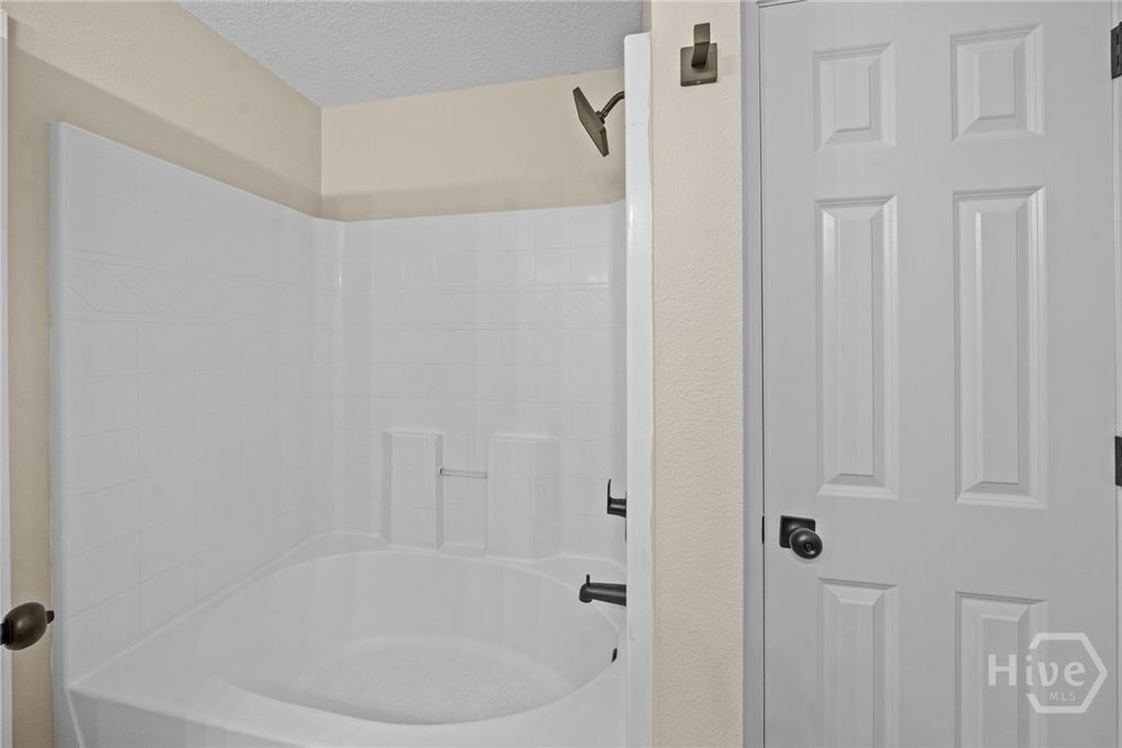 Image 21 of property listing at 45 Canyon Oak Lp, Richmond Hill, GA 31324