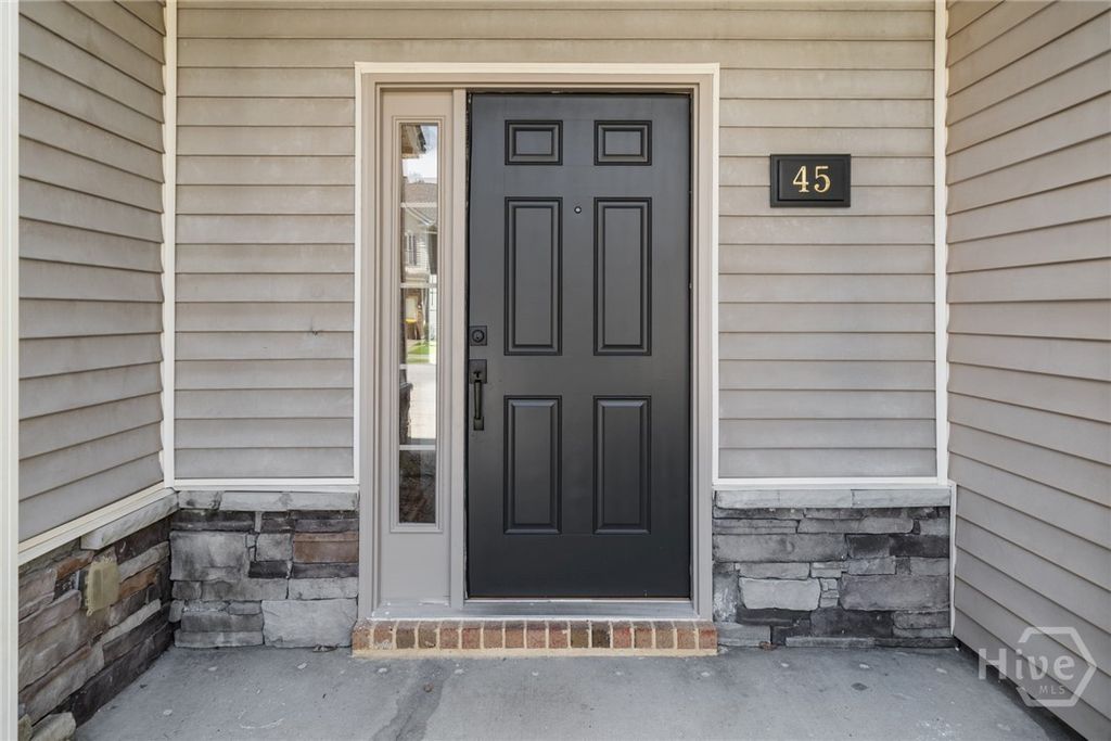 Image 3 of property listing at 45 Canyon Oak Lp, Richmond Hill, GA 31324