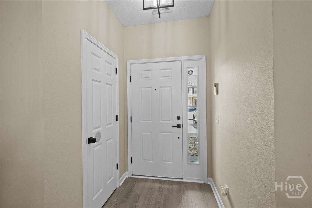 Image 4 of property listing at 45 Canyon Oak Lp, Richmond Hill, GA 31324