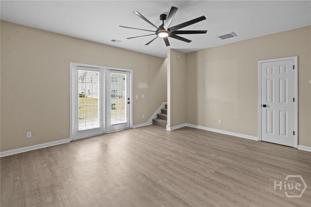 Image 7 of property listing at 45 Canyon Oak Lp, Richmond Hill, GA 31324