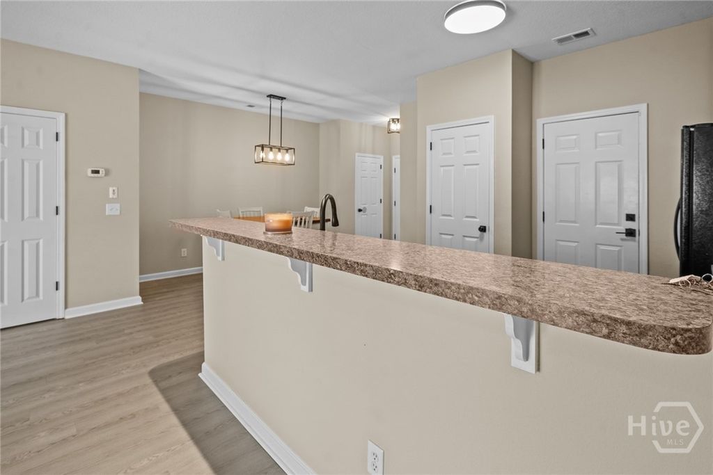 Image 8 of property listing at 45 Canyon Oak Lp, Richmond Hill, GA 31324