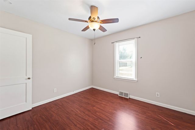 3100 E Ovid Avenue, Des Moines, IA 50317