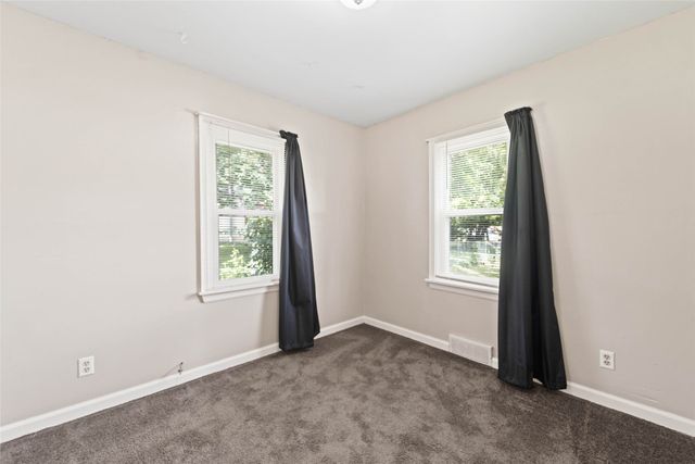 3100 E Ovid Avenue, Des Moines, IA 50317