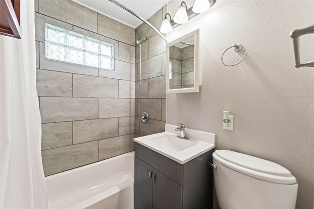 3100 E Ovid Avenue, Des Moines, IA 50317
