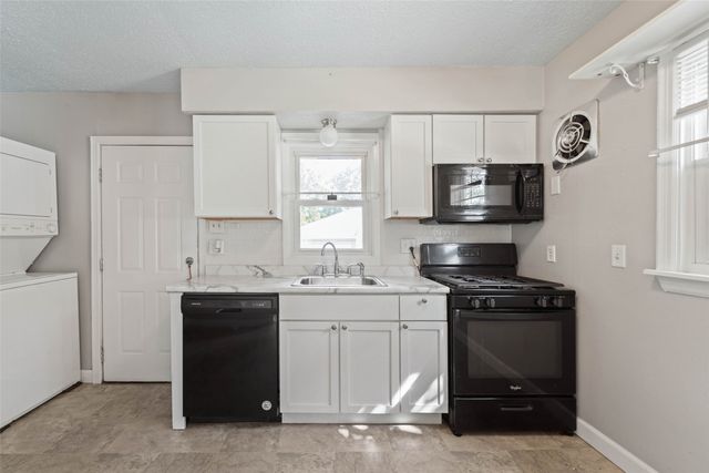 3100 E Ovid Avenue, Des Moines, IA 50317