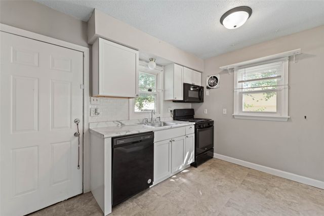 3100 E Ovid Avenue, Des Moines, IA 50317