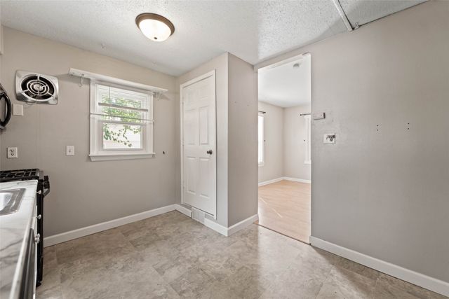 3100 E Ovid Avenue, Des Moines, IA 50317