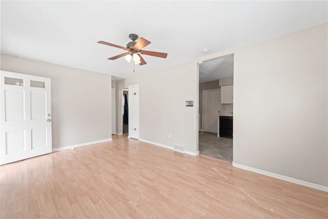 3100 E Ovid Avenue, Des Moines, IA 50317