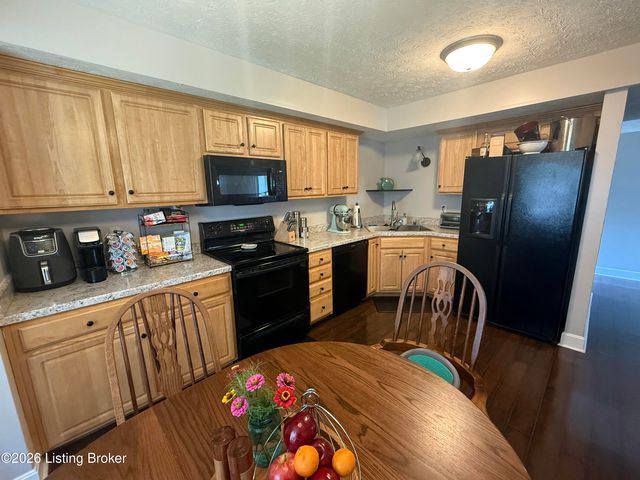 4820 Arroyo Trail, Louisville, KY 40229