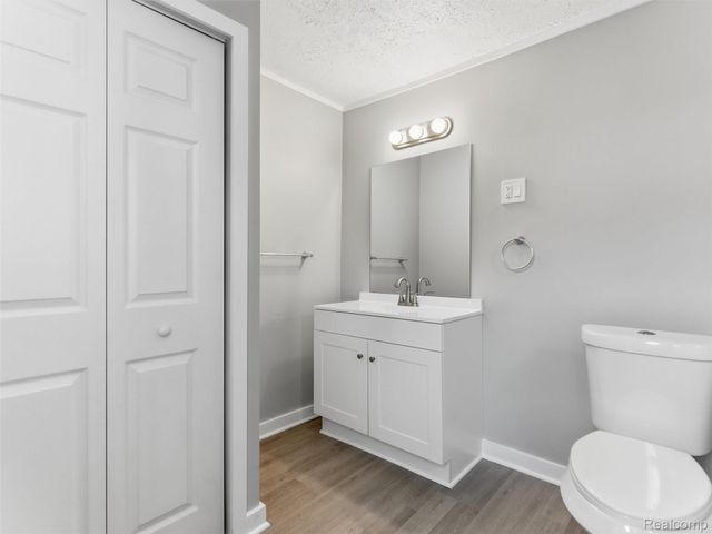 23449 Carlisle Avenue, Hazel Park, MI 48030
