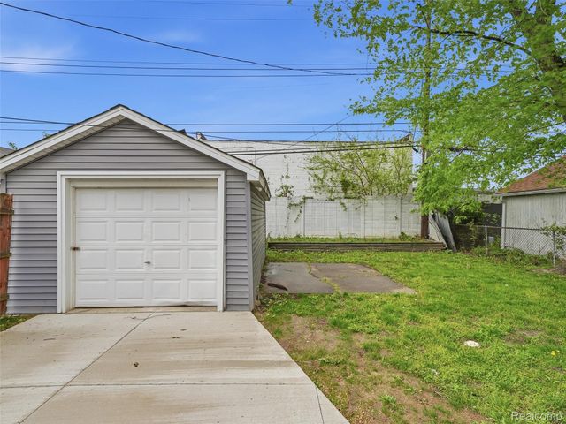 23449 Carlisle Avenue, Hazel Park, MI 48030