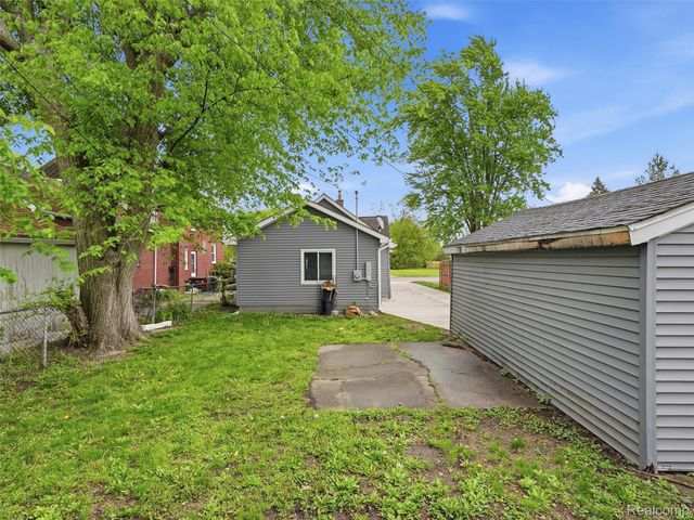 23449 Carlisle Avenue, Hazel Park, MI 48030