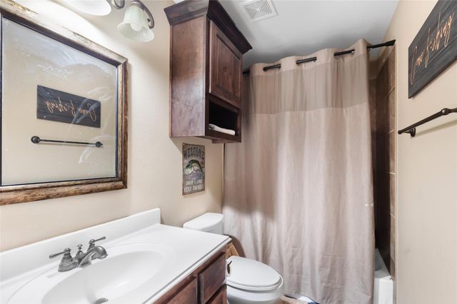 1922 Shark Court, Crosby, TX 77532